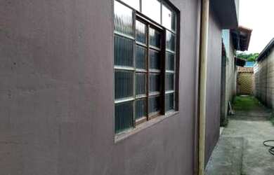 Imagem: A casa possui 2 Dormitórios, 1 Banheiro e está localizado