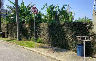 Imagem: O terreno possui 1.000m² de Área e está localizado em Joá