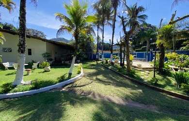 Imagem: A casa possui 4 Dormitórios, 4 Banheiros, 3 Vagas na garagem