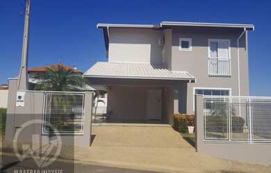 Imagem: A casa em condomínio possui 3 Dormitórios, 4 Banheiros, 4