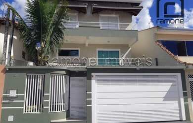 Imagem: A casa possui 2 Dormitórios, 1 Banheiro, 2 Vagas na garagem