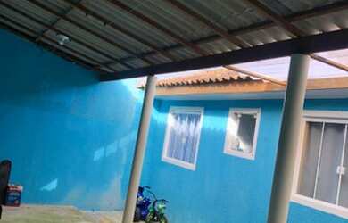 Imagem: A casa possui 3 Dormitórios, 1 Banheiro, 2 Vagas na garagem