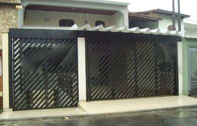 Imagem: A casa possui 3 Dormitórios, 5 Banheiros, 5 Vagas na garagem