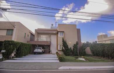 Imagem: A casa possui 4 Dormitórios, 3 Banheiros, 1 Vaga na garagem