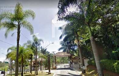 Imagem: A casa possui 4 Dormitórios, 5 Banheiros, 2 Vagas na garagem