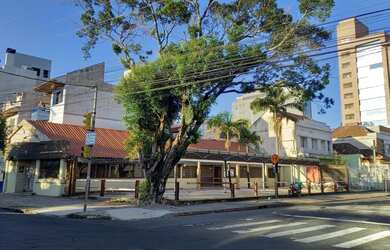 Imagem: O depósito possui 5 Vagas na garagem e 450m² de Área e está