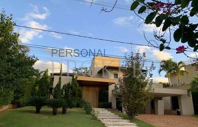 Imagem: A casa em condomínio possui 4 Dormitórios, 5 Banheiros, 5