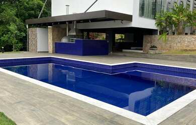 Imagem: A casa em condomínio possui 4 Dormitórios, 5 Banheiros, 5