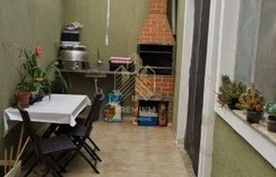 Imagem: A casa possui 3 Dormitórios, 3 Banheiros, 2 Vagas na garagem