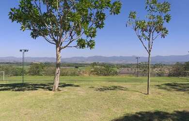 Imagem 4: Belo lote meio de quadra, medido 350 m² no Condomínio Ouroville em Taubaté