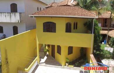 Imagem: A casa possui 3 Dormitórios, 1 Banheiro, 4 Vagas na garagem