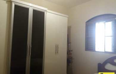 Imagem: A casa possui 2 Dormitórios, 2 Banheiros, 5 Vagas na garagem