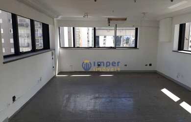 Imagem: O depósito possui 1 Vaga na garagem e 42m² de Área e está