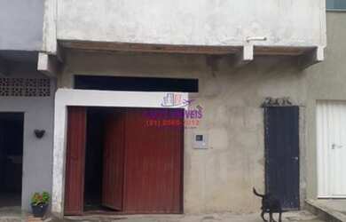 Imagem: A casa possui 5 Dormitórios, 1 Banheiro, 1 Vaga na garagem