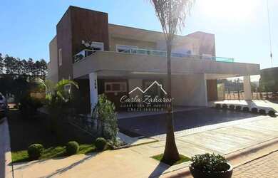 Imagem: A casa em condomínio possui 4 Dormitórios, 4 Banheiros, 5