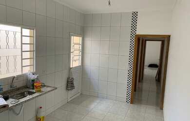 Imagem: A casa possui 2 Dormitórios, 1 Banheiro, 2 Vagas na garagem