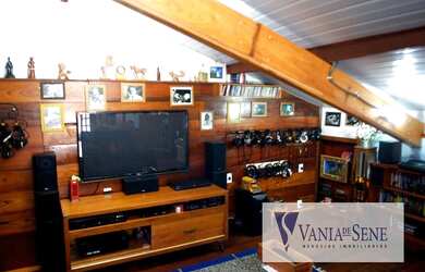 Imagem: A casa em condomínio possui 4 Dormitórios, 1 Banheiro, 2 Vagas