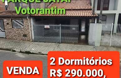 Imagem: A casa possui 2 Dormitórios, 1 Banheiro, 2 Vagas na garagem