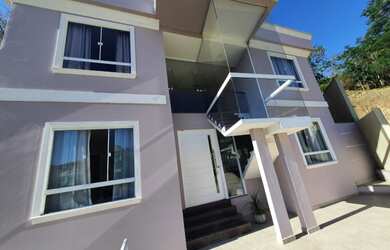 Imagem: A casa em condomínio possui 3 Dormitórios, 3 Banheiros, 2