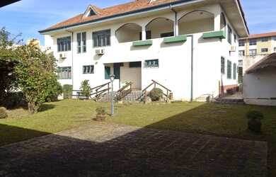 Imagem: A casa possui 5 Dormitórios, 5 Banheiros, 5 Vagas na garagem