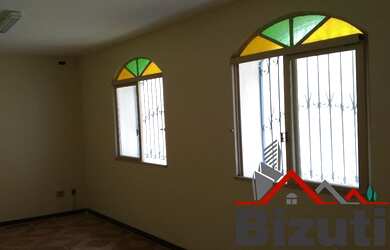 Imagem: A casa possui 2 Dormitórios, 2 Banheiros, 1 Vaga na garagem