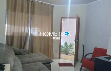 Imagem: A casa possui 2 Dormitórios, 1 Banheiro, 2 Vagas na garagem