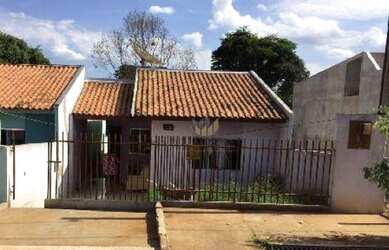 Imagem: A casa possui 2 Dormitórios, 1 Banheiro, 1 Vaga na garagem