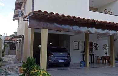 Imagem: A casa possui 5 Dormitórios, 2 Banheiros, 4 Vagas na garagem