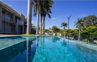 Imagem: A casa em condomínio à venda possui 4 Dormitórios, 5 Banheiros