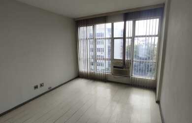 Imagem: O depósito possui 1 Vaga na garagem, 27m² de Área e está