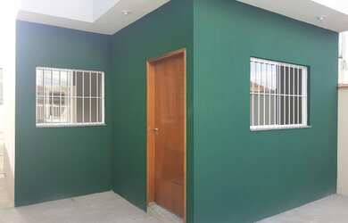 Imagem: A casa possui 2 Dormitórios, 2 Banheiros, 2 Vagas na garagem