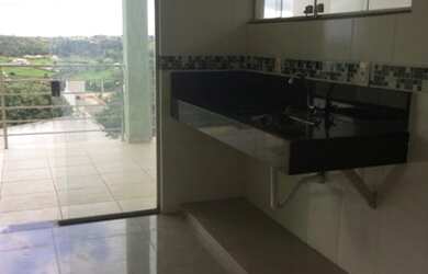 Imagem: A casa possui 3 Dormitórios, 3 Banheiros, 2 Vagas na garagem