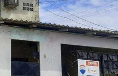 Imagem: A casa possui 2 Dormitórios, 2 Banheiros, 1 Vaga na garagem