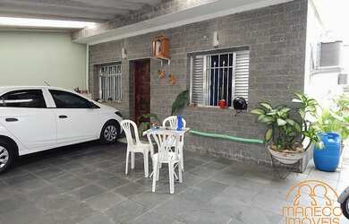 Imagem: A casa possui 3 Dormitórios, 2 Banheiros, 2 Vagas na garagem