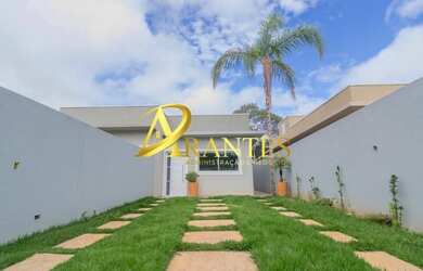 Imagem: A casa possui 2 Dormitórios, 3 Banheiros, 4 Vagas na garagem