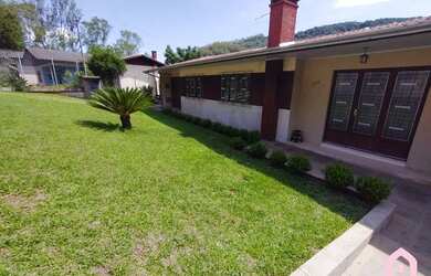 Imagem: A casa possui 5 Dormitórios, 5 Banheiros, 5 Vagas na garagem