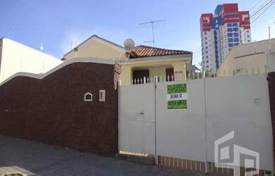 Imagem: A casa à venda possui 3 Dormitórios, 2 Banheiros, 1 Vaga na