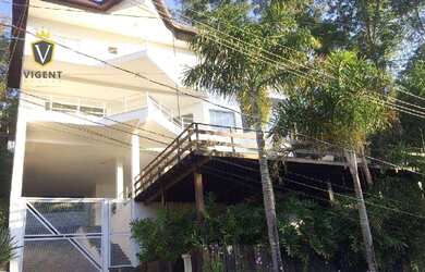 Imagem: A casa em condomínio possui 4 Dormitórios, 5 Banheiros, 2