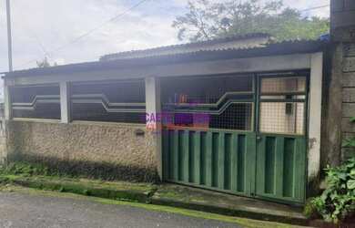 Imagem: A casa possui 2 Dormitórios, 2 Banheiros, 3 Vagas na garagem