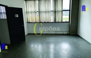 Imagem: O depósito possui 5 Vagas na garagem, 996m² de Área e está