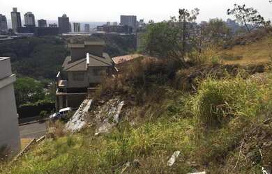 Imagem: O terreno possui 515m² de Área e está localizado em Santa
