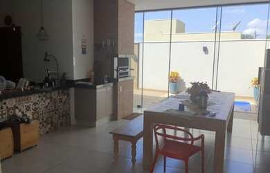 Imagem: A casa em condomínio possui 3 Dormitórios, 3 Banheiros, 160m²