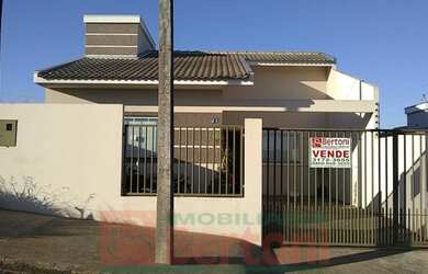 Imagem: A casa possui 2 Dormitórios, 1 Banheiro, 1 Vaga na garagem