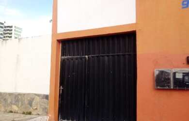 Imagem: A casa possui 4 Dormitórios, 3 Banheiros, 2 Vagas na garagem