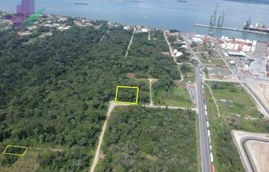 Imagem: O terreno possui 922m² de Área e está localizado em Itapoá