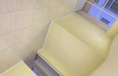 Imagem: O apartamento possui 2 Dormitórios, 1 Banheiro, 1 Vaga na garagem