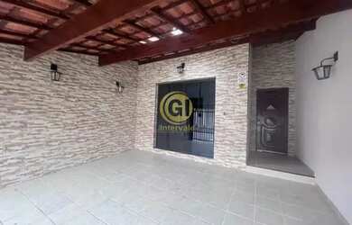 Imagem: A casa possui 3 Dormitórios, 2 Banheiros, 92m² de Área e