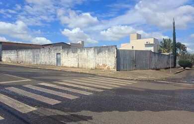 Imagem: O terreno possui 864m² de Área e está localizado em Segismundo