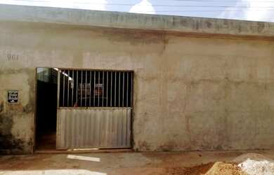 Imagem: A casa possui 2 Dormitórios, 3 Banheiros, 2 Vagas na garagem