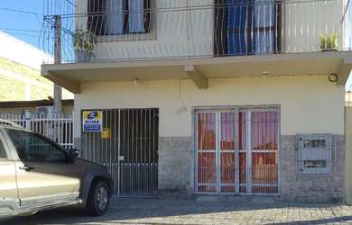 Imagem: A casa possui 2 Dormitórios, 1 Banheiro, 1 Vaga na garagem